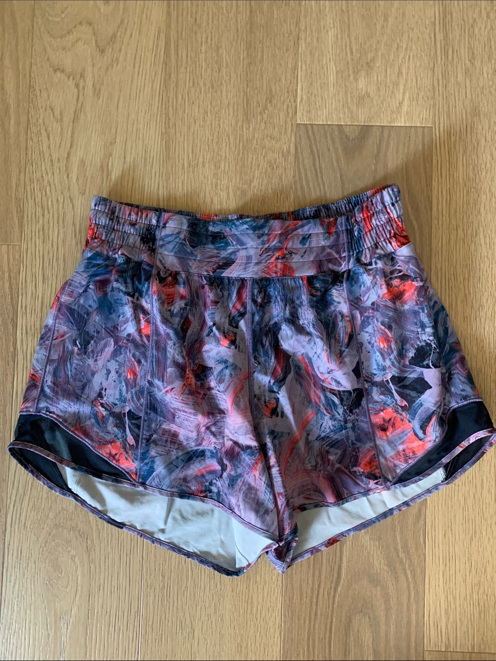 NWOT Lululemon athletica Pink, Black & Gray Abstract Print Athletic Shorts